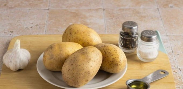 Картошка по-деревенски, запеченная в духовке
