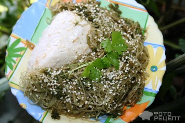 Рецепт: Лапша в зеленом соусе - адаптированный вариант китайской "зеленой лапши"