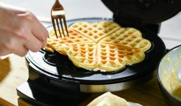 Соленые бельгийские вафли с сыром: вкусная идея ленивого и сытного завтрака