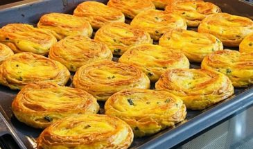 Беру 2 яйца и 3 стакана муки. В магазине такие вы точно не найдёте: очень вкусные пирожки с картошкой