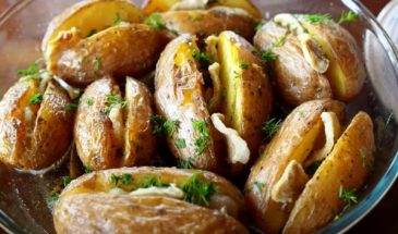 Полейте этим отварной картофель и отправьте запекаться. Рецепт вкусного ужина за копейки