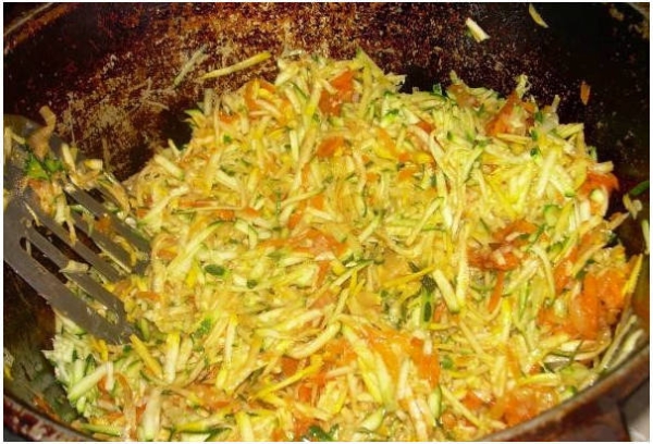Кабачковая икра на сковороде, чтобы сразу есть