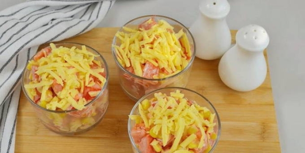 Салат с кукурузой консервированной
