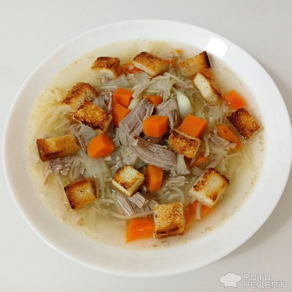 Рецепт: Вермишелевый суп на курином бульоне — С сухариками