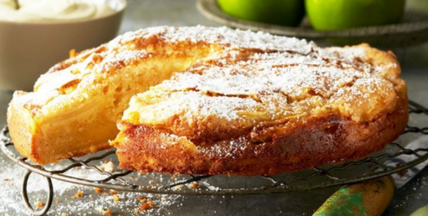 Готовится за 15 минут: рецепт яблочного пирога