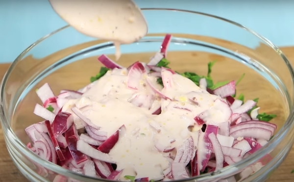 Как приготовить вкусный современный салат за 5 минут. Весь секрет в правильной заправке: делюсь рецептом