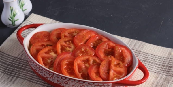 Кабачки с сыром и помидорами в духовке