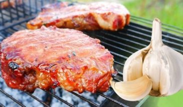 Свиной стейк с чесноком