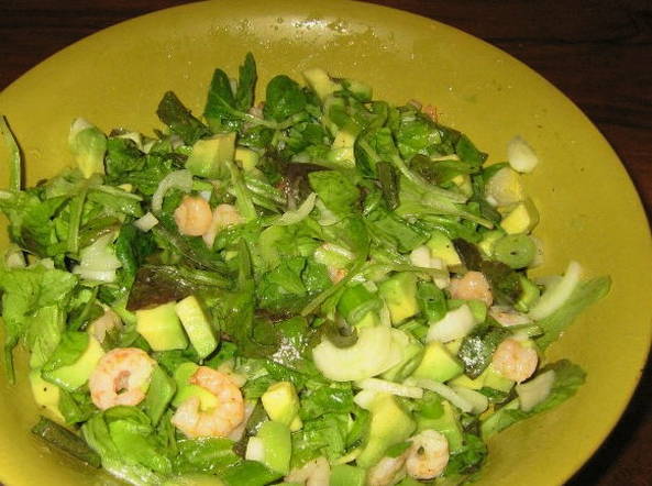 Салат с креветками и авокадо