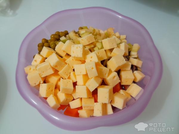 Рецепт: Салат "Оливье оригинальный" с сыром - Оригинальный вкус любимого новогоднего салата, новые рецепты к Новому году!