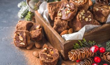 Самый простой рецепт из детства: готовим сладкую колбаску с орехами и сгущенным молоком
