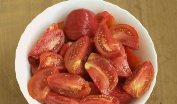 Аджика из острого перца и помидоров без варки на зиму