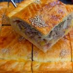 Ни одного праздника без этого пирога. Румяная выпечка с мясной начинкой