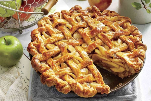 Яблочный пирог с двойной корочкой – идеальный способ встретить осень