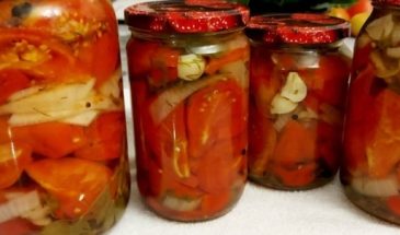 Πомидоры с луком в масле: быстрый рецепт популярной закуски на зиму