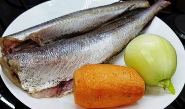 Готовлю рыбу вкусно, просто и без косточек. Сытный обед из бюджетной рыбы: даже жарить не нужно