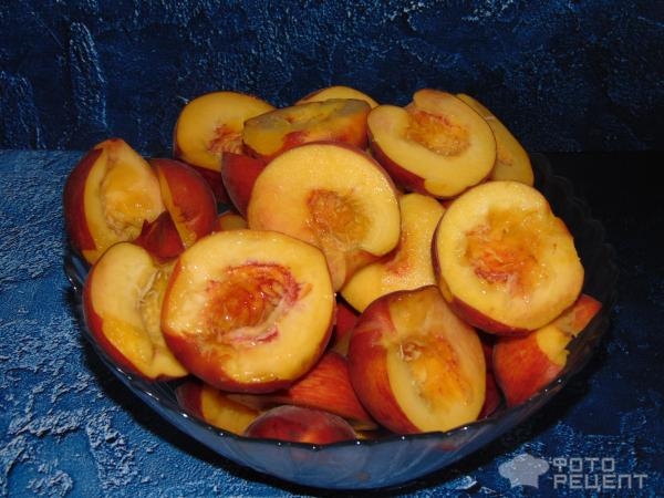 Рецепт: Компот из персиков на зиму - с грушами