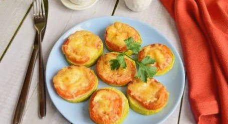 Кабачки с сыром и помидорами в духовке