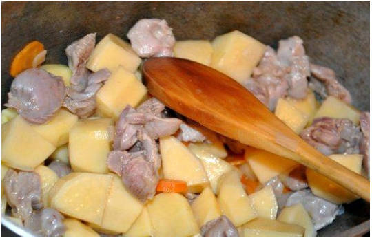 Тушеная картошка с мясом в казане