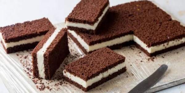 Шоколадные пирожные с молочным кремом: простой рецепт