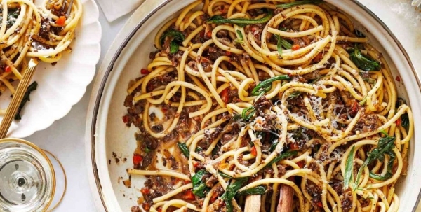 Настоящий вкус Италии: рецепт спагетти с грибами и мясным фаршем