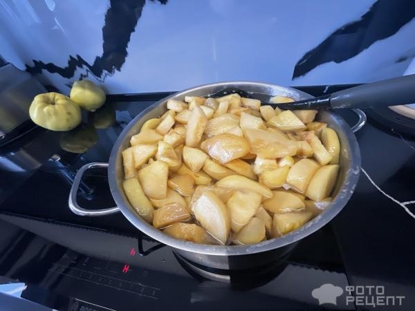 Рецепт: Айвовое варенье с орехами - вкусное, ароматное варенье