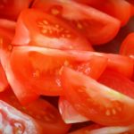 Такую закуску буду готовить всё лето. Помидоры по-корейски: так сочно и вкусно