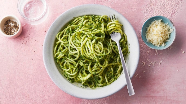То, что нужно на выходные: 15 минут – и спагетти С песто уже на вашем столе