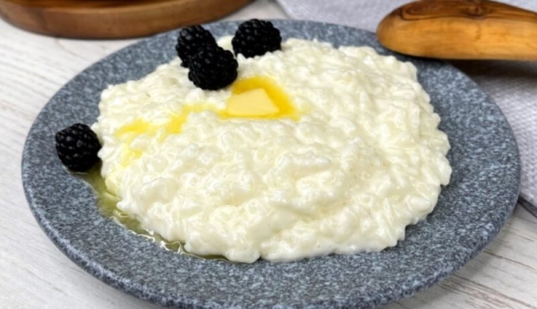 Вкусную рисовую кашу приготовить очень легко. Дети просят на завтрак и съедают до последней ложки