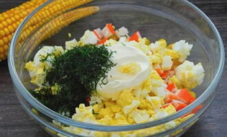 Салат с крабовыми палочками и кукурузой классический