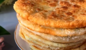 Простые лепешки на кефире с летней начинкой. Научила всех подруг так готовить