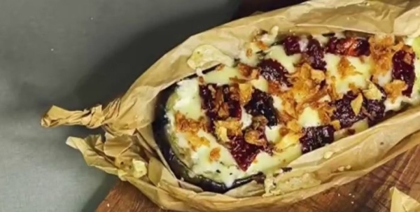 Баклажаны с тремя видами сыра и вялеными томатами: простой рецепт вкуснейшего блюда