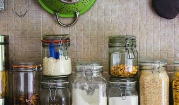 Вредители и плесень не отстанут: диетолог назвала главные ошибки при хранении круп