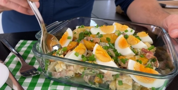 Сытный и вкусный: рецепт салата из курицы и картофеля