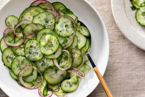 Хрустящий салат из свежего огурца – рецепты на любой вкус