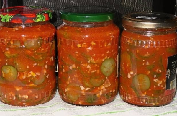 Салат из огурцов в томате на зиму