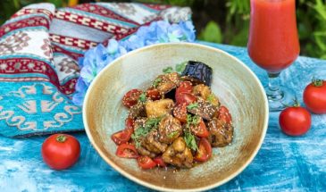 Он очень вкусен: как приготовить невероятный салат из баклажанов