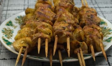 Шашлык из куриной грудки: хрустящий, со сливочным соусом. Вкусный ужин на большую компанию