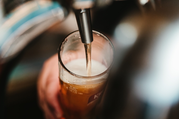 Секрет идеального напитка кроется в пене: как отличить настоящее пиво от подделки