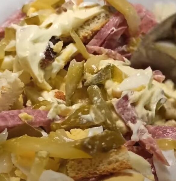 Самый простой и вкусный салат. Так готовила моя бабушка: теперь это мой любимый рецепт