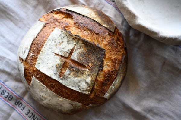 Не захотите больше покупать его в магазине: идеальный хлеб без замеса