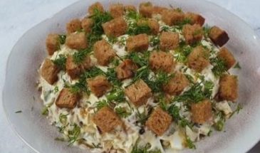 Салат из шпротов и яиц: сытная закуска для вкусного ужина