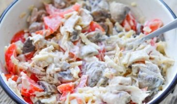 Теплый салат с курицей и грибами: пошаговый рецепт сытного блюда