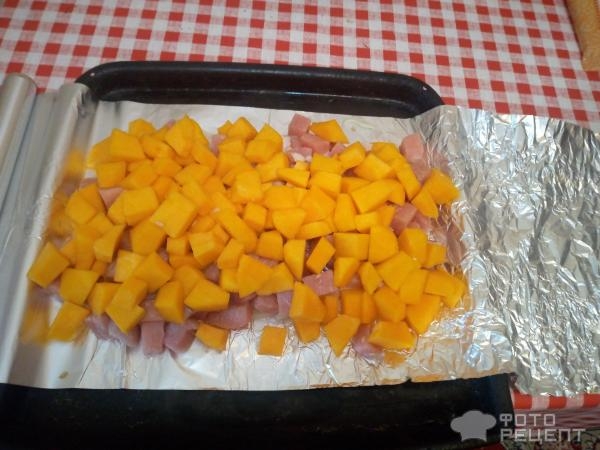 Рецепт: Свинина, запеченная с тыквой, смесью риса — В духовке