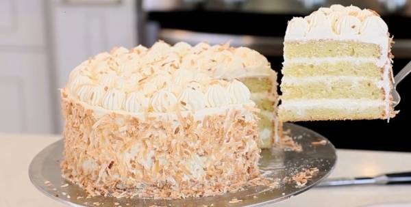 Праздничный десерт: рецепт итальянского свадебного торта с кокосом