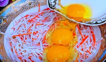 Готовлю, когда хочу удивить гостей. Необычный пирог из крабовых палочек: узнала этот трюк в ресторане