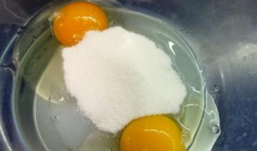 Рецепт: Заливной яблочный пирог — Без муки