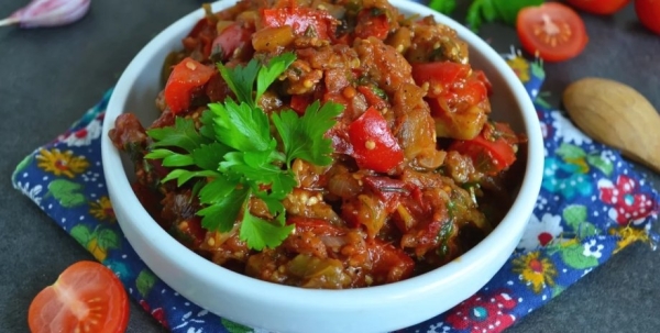 Баклажаны, перцы и помидоры: рецепт вкусного овощного рагу на ужин