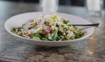 Салат с курицей и овощами: вкусное начало активного дня