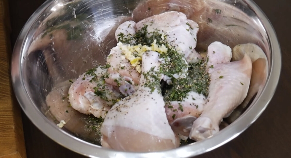 Куриные ножки на картошке в духовке